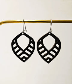 Houten oorhangers - leaf zwart