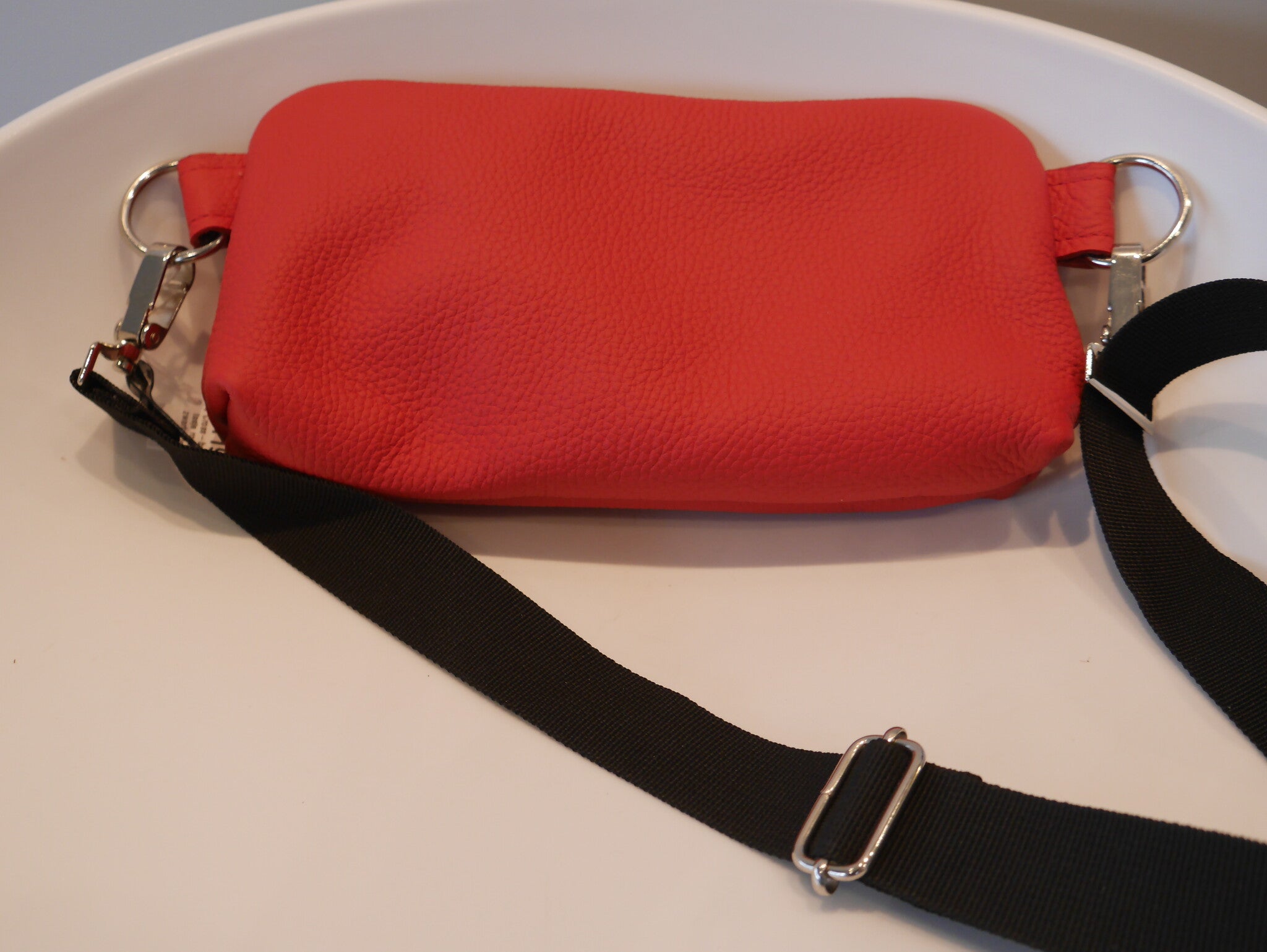 Cross-body tasje rood - zwarte riem