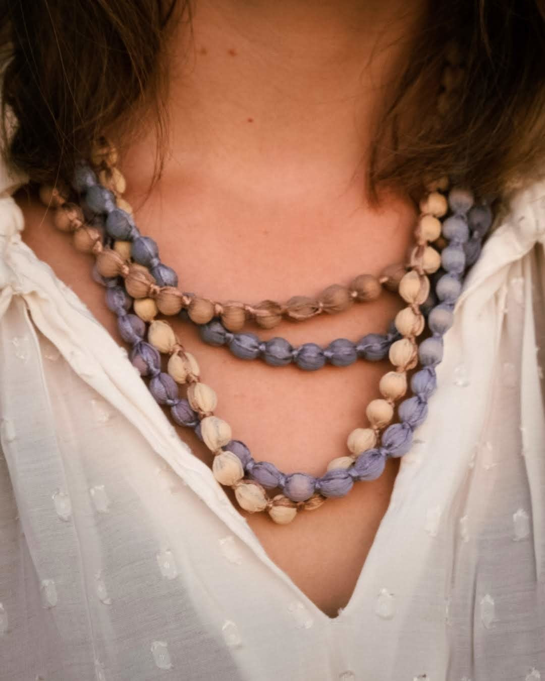 Lange ketting - Gerlena - Light blue bolletjes