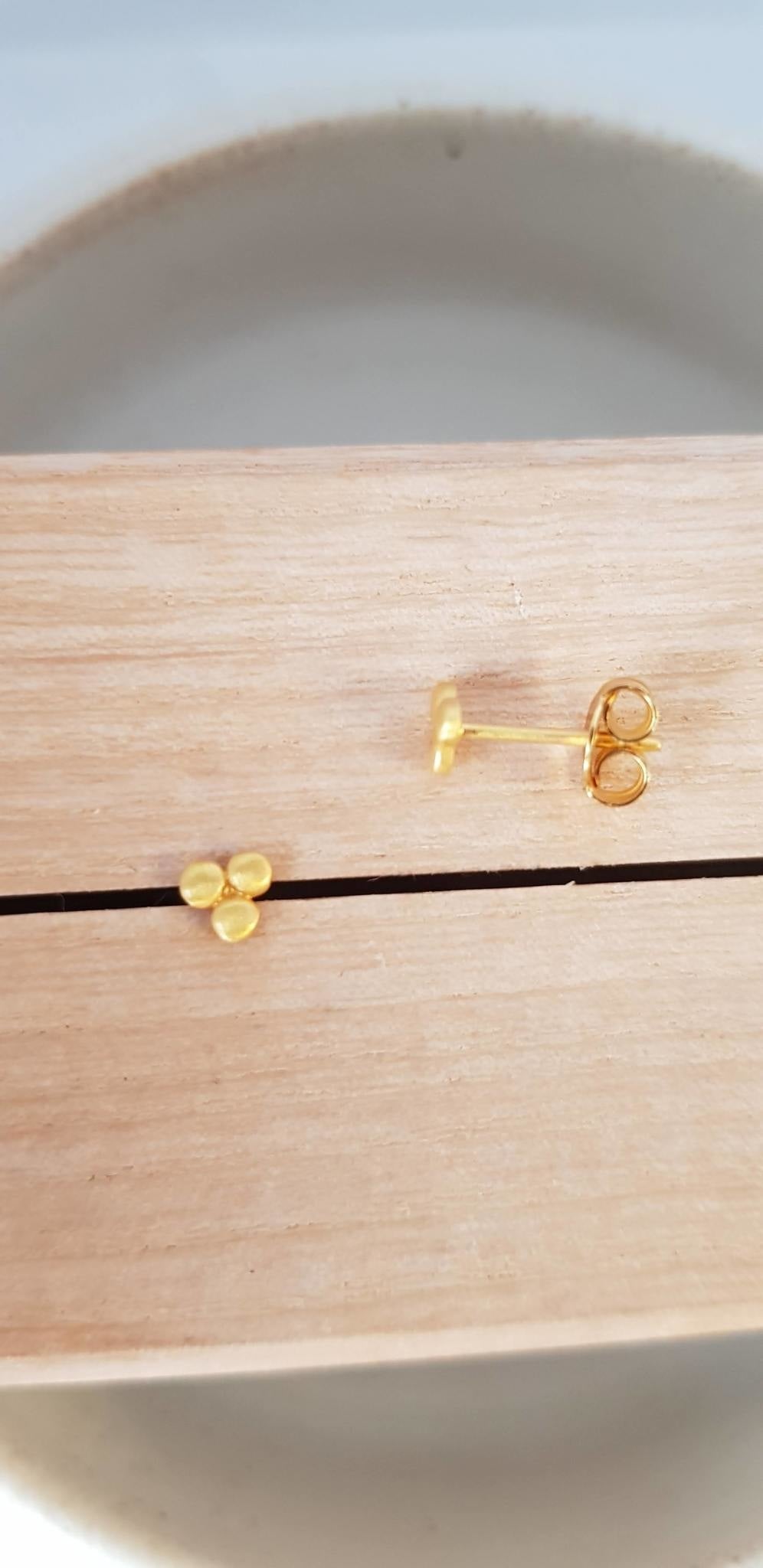 Verguld zilver oorstekers - 3 bolletjes in driehoek