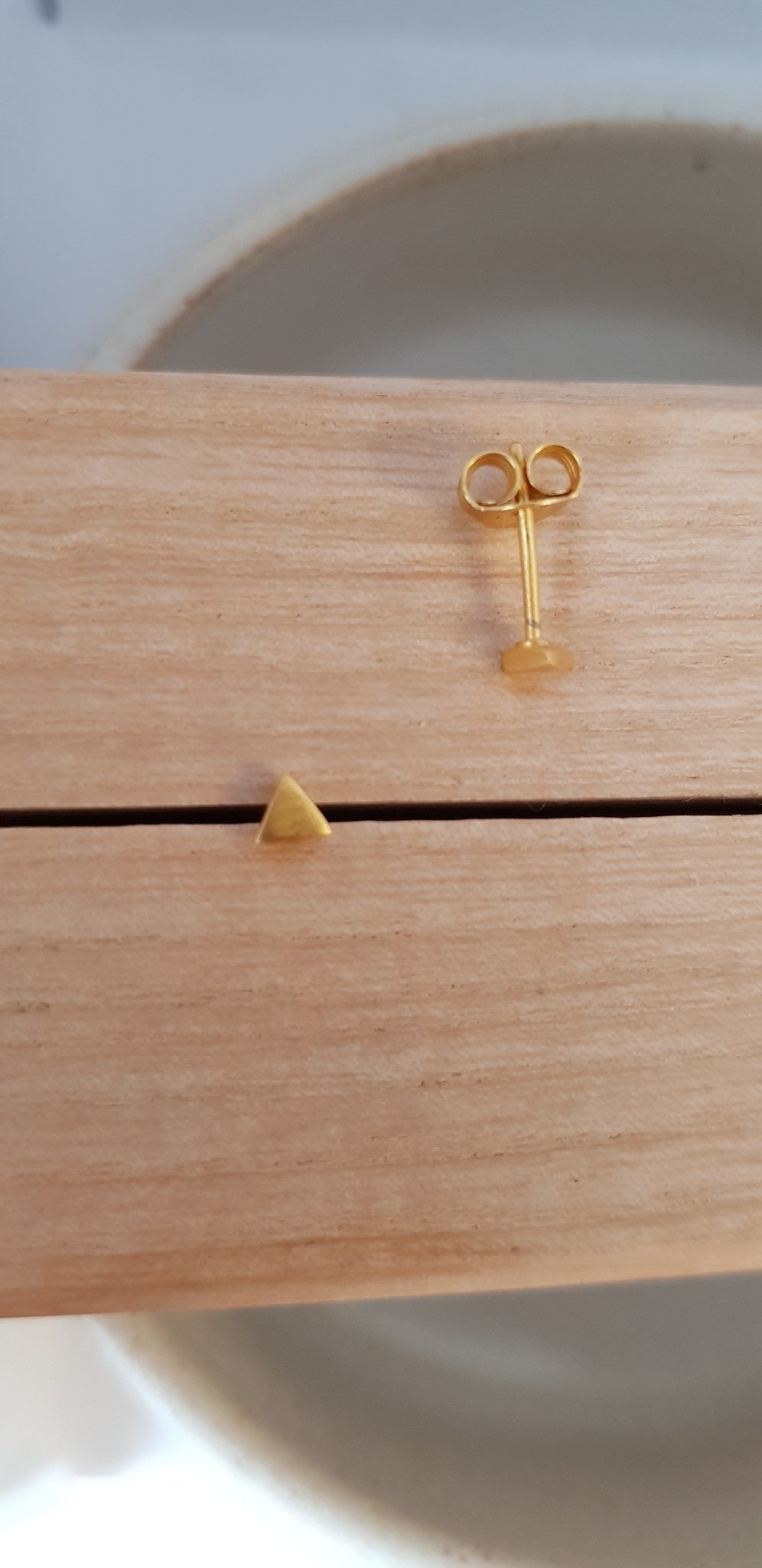 Verguld zilver oorstekers - mini volle driehoek