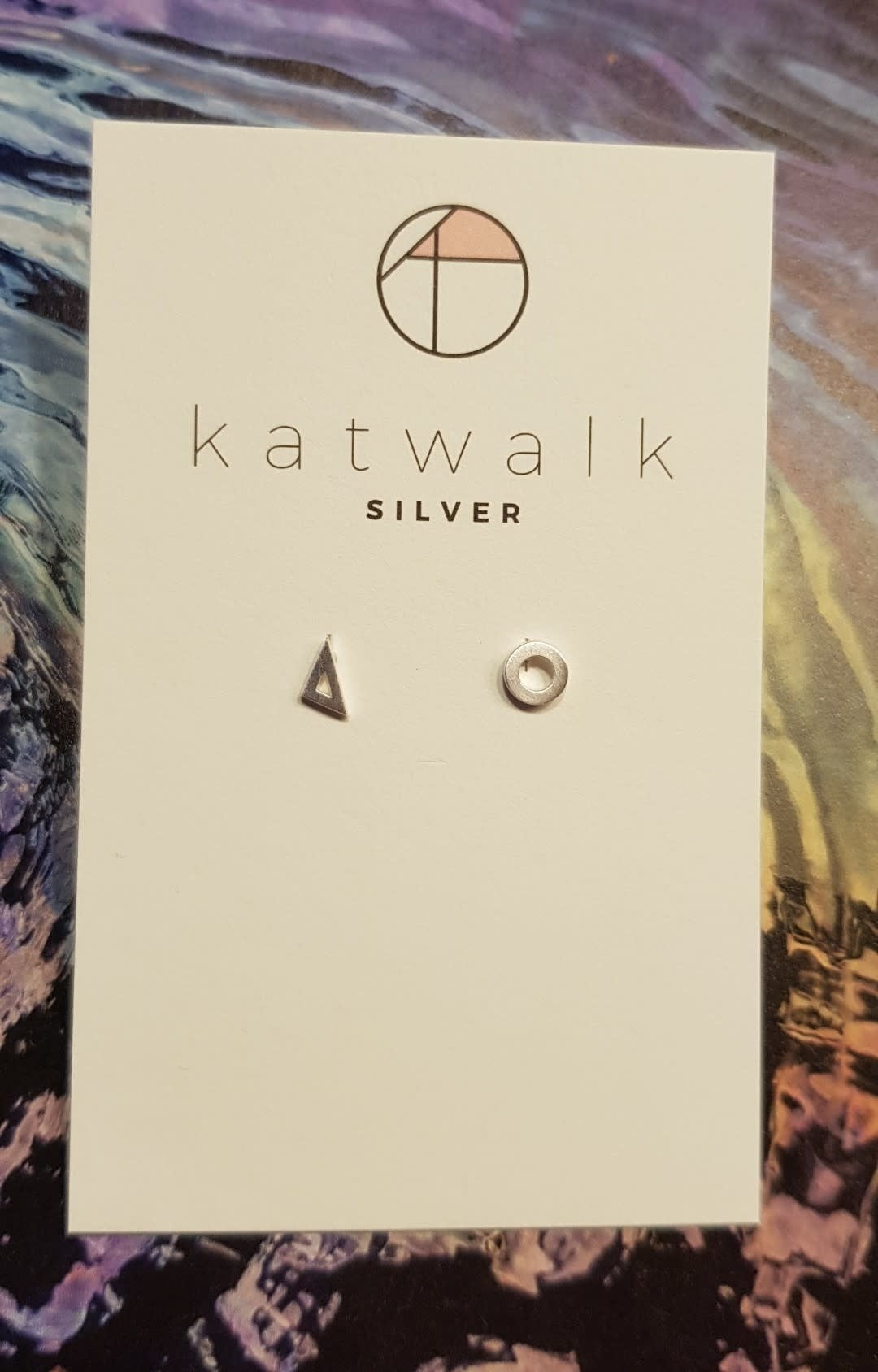 Zilver oorstekers - asymm. bolletje en driehoekje