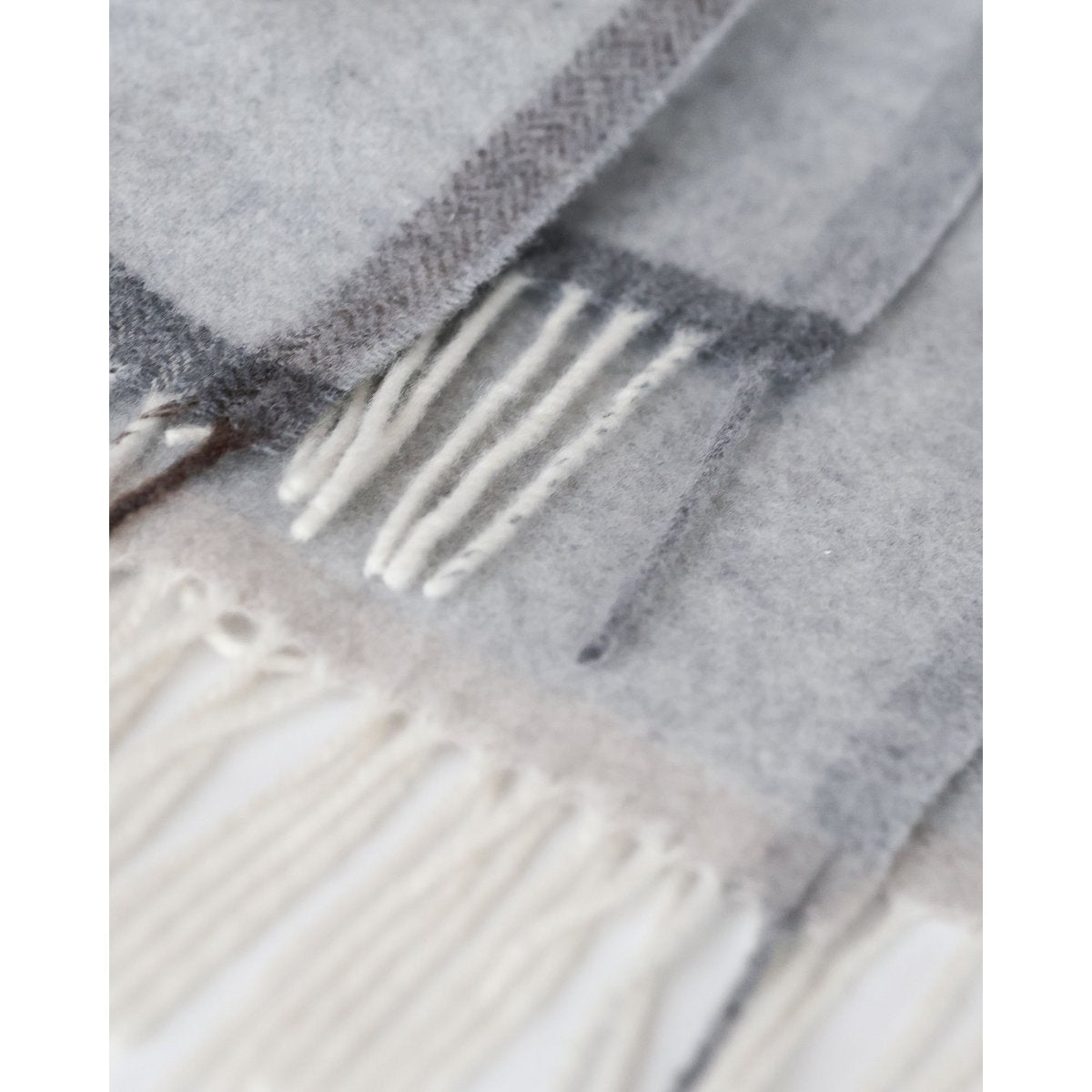 Merino/kasjmier plaid MILANO - lichtgrijs