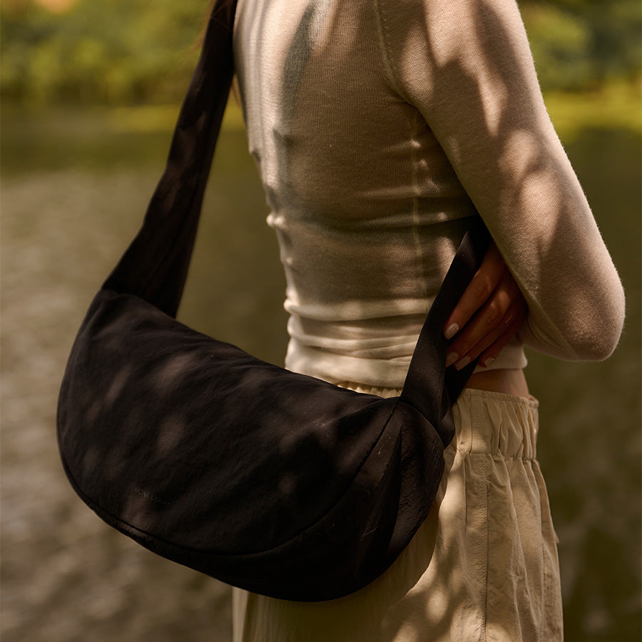 Monk & Anna Namika cross body bag | black