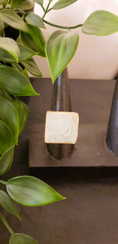 Ring met keramiek steen - B7