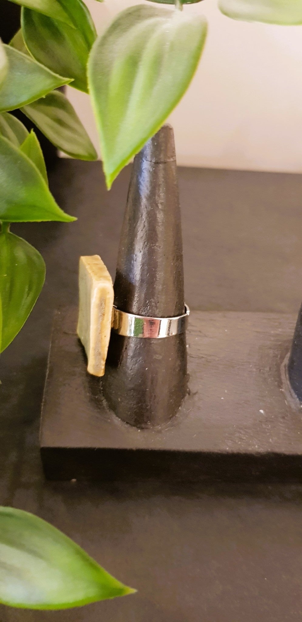 Ring met keramiek steen - B7