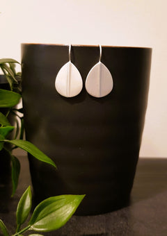 Zilver oorhanger - blad met nerf