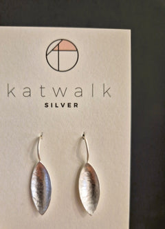 Zilver oorhanger - bladvormig kuipje