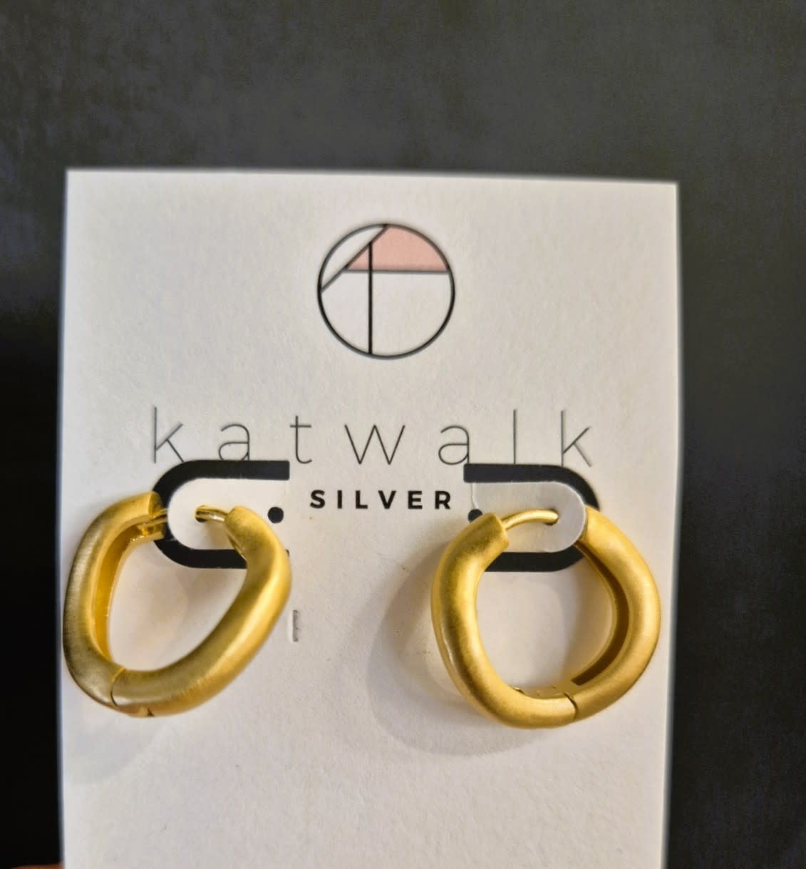 Oorringen in verguld brass - vervormde ringen¸19mm