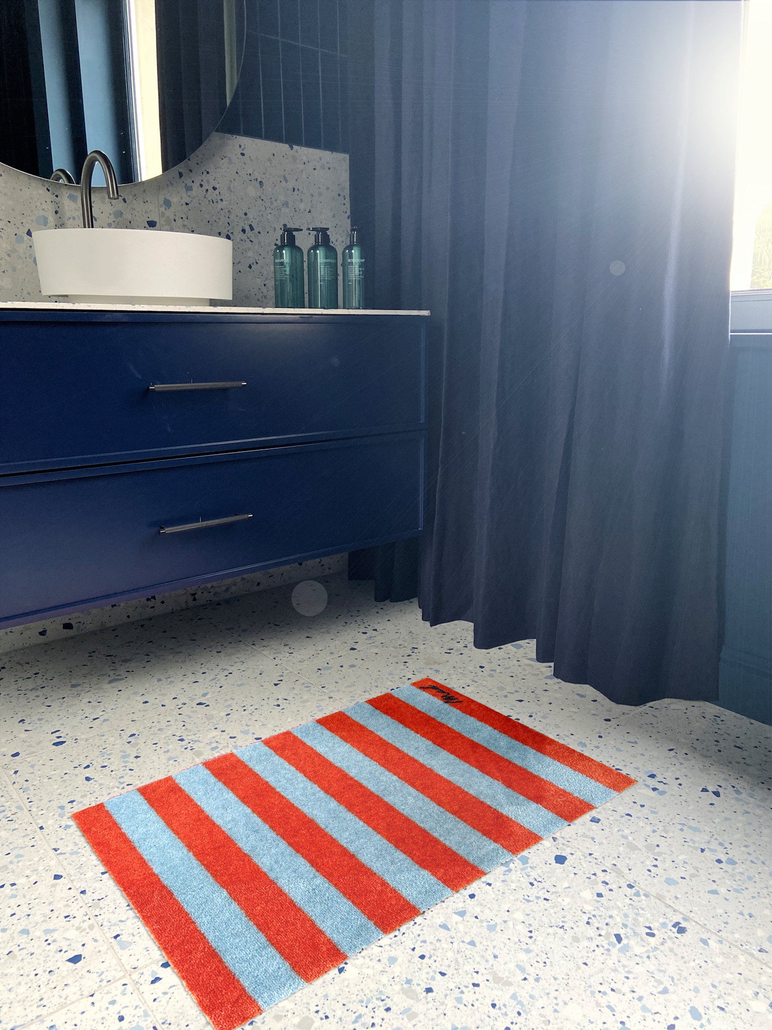 Mat 'Domi' - Touch - 50 x 75 cm - striped red blue