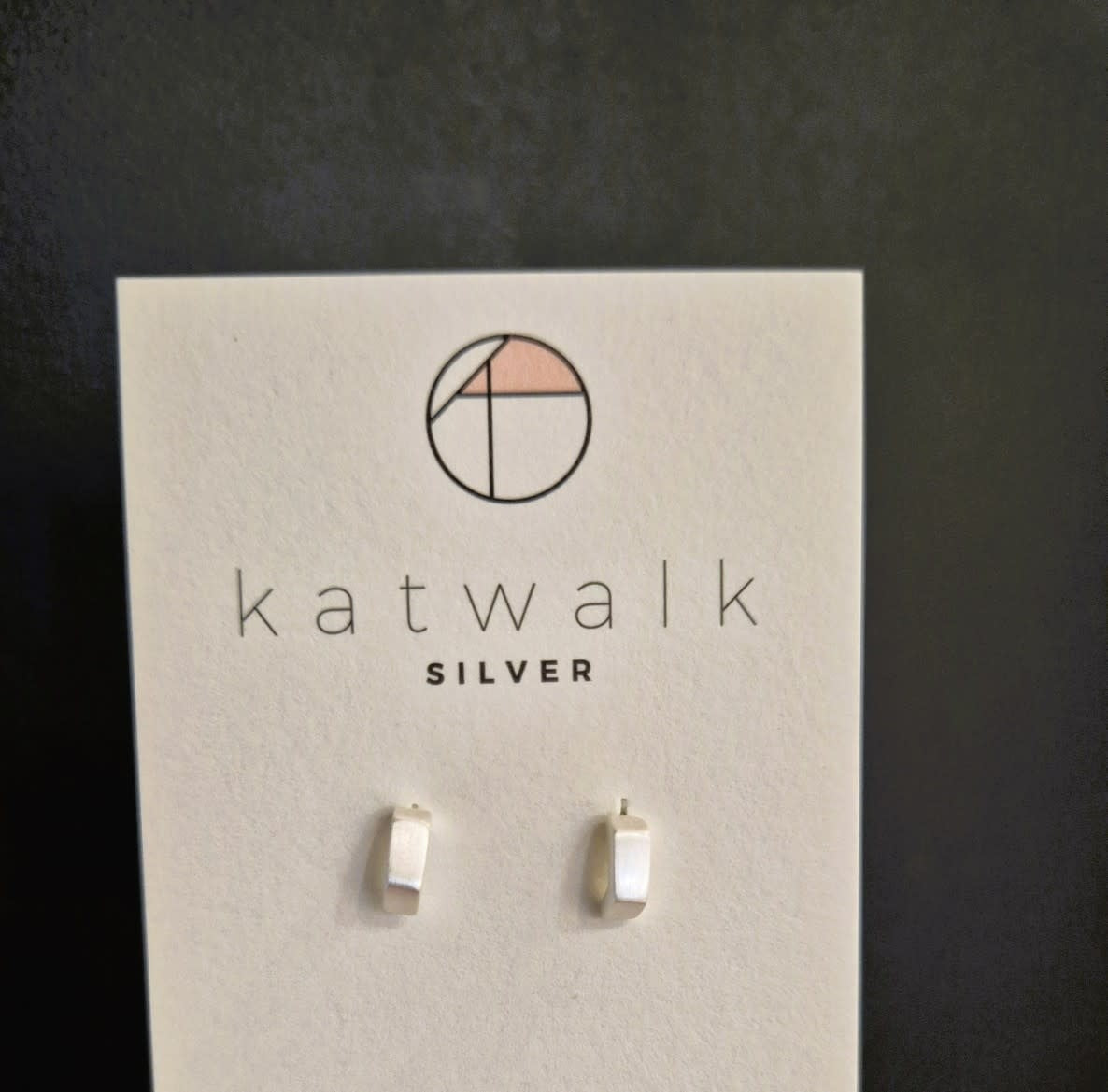 Zilver oorstekers - half vierkant front
