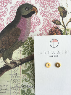 Verguld zilveren oorsteker - Bold 'O'