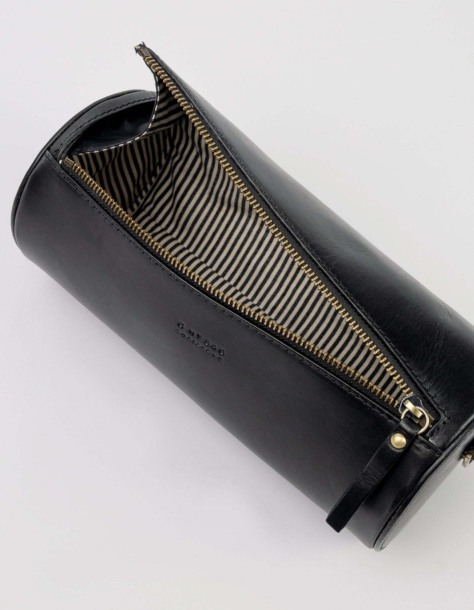 Izzy - Black Classic Leather