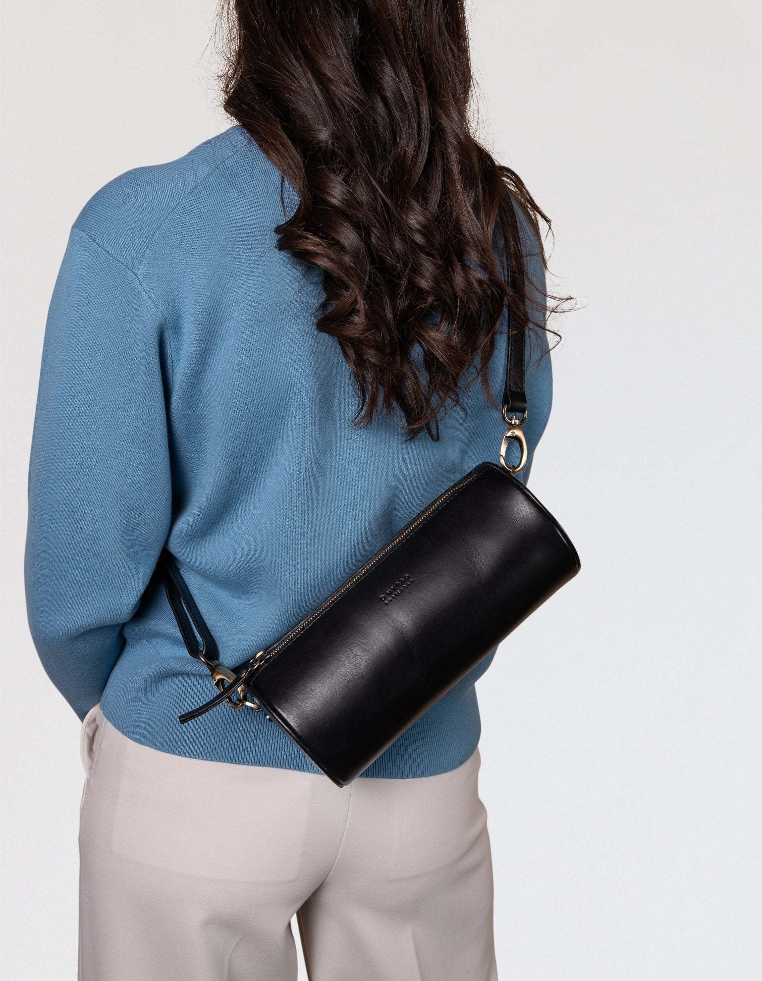 Izzy - Black Classic Leather