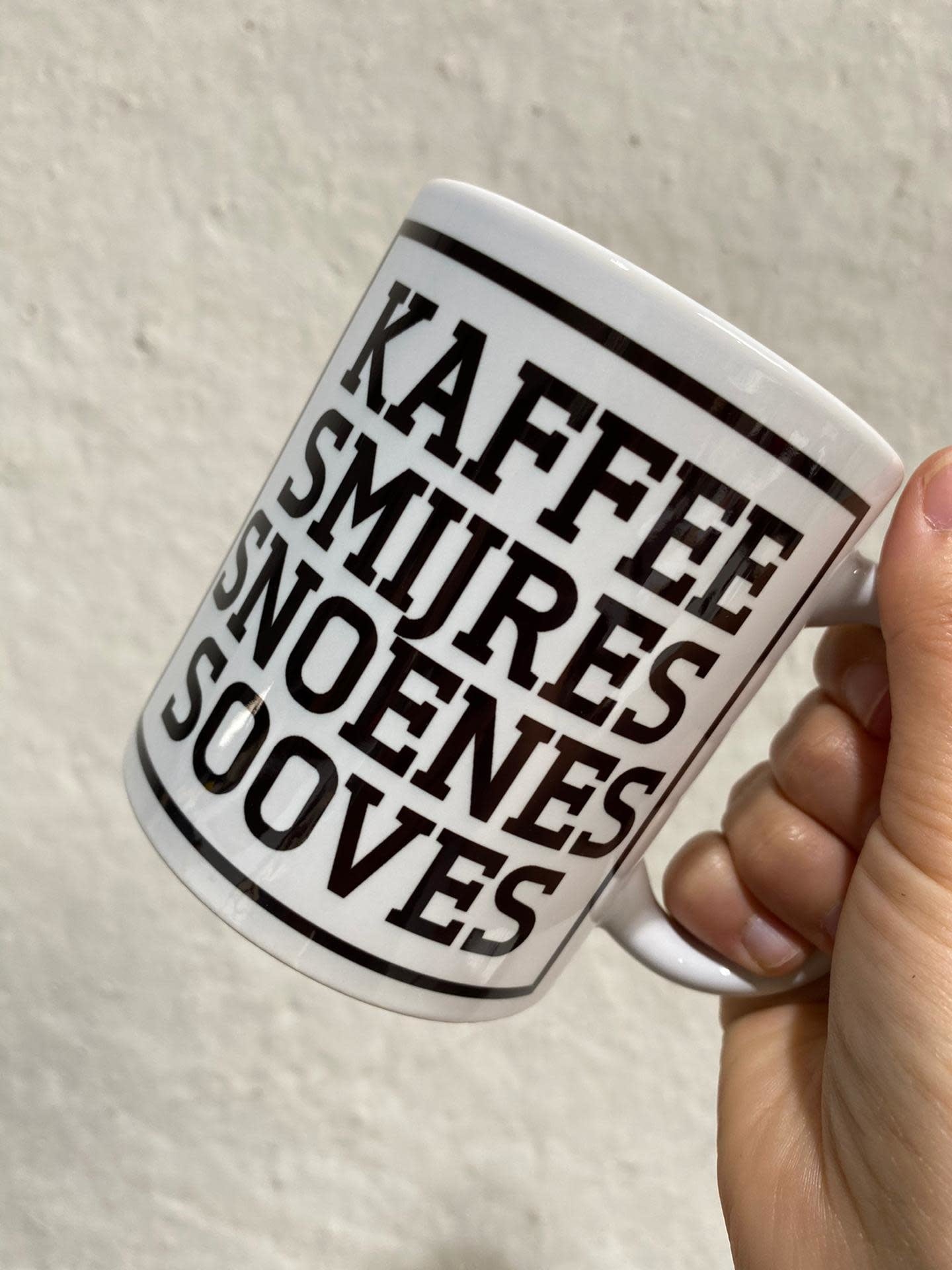 Mok 'Kaffee smijres snoenes sooves'