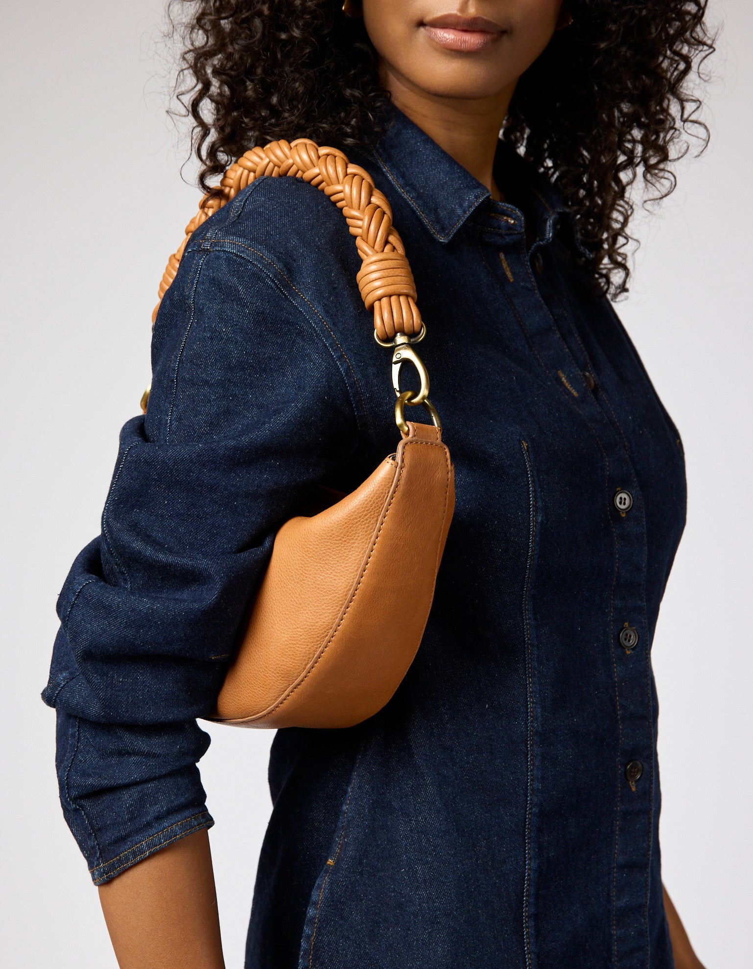 Leo Midi Wild Oak Soft Grain Leather met extra gevlochten riem