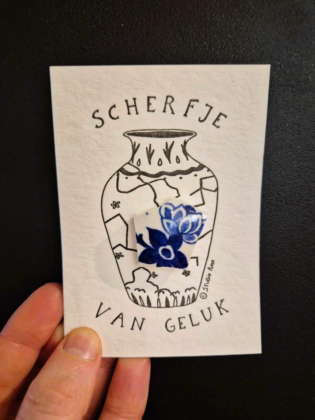 Kaartje met pins 'Scherfje van geluk' - B