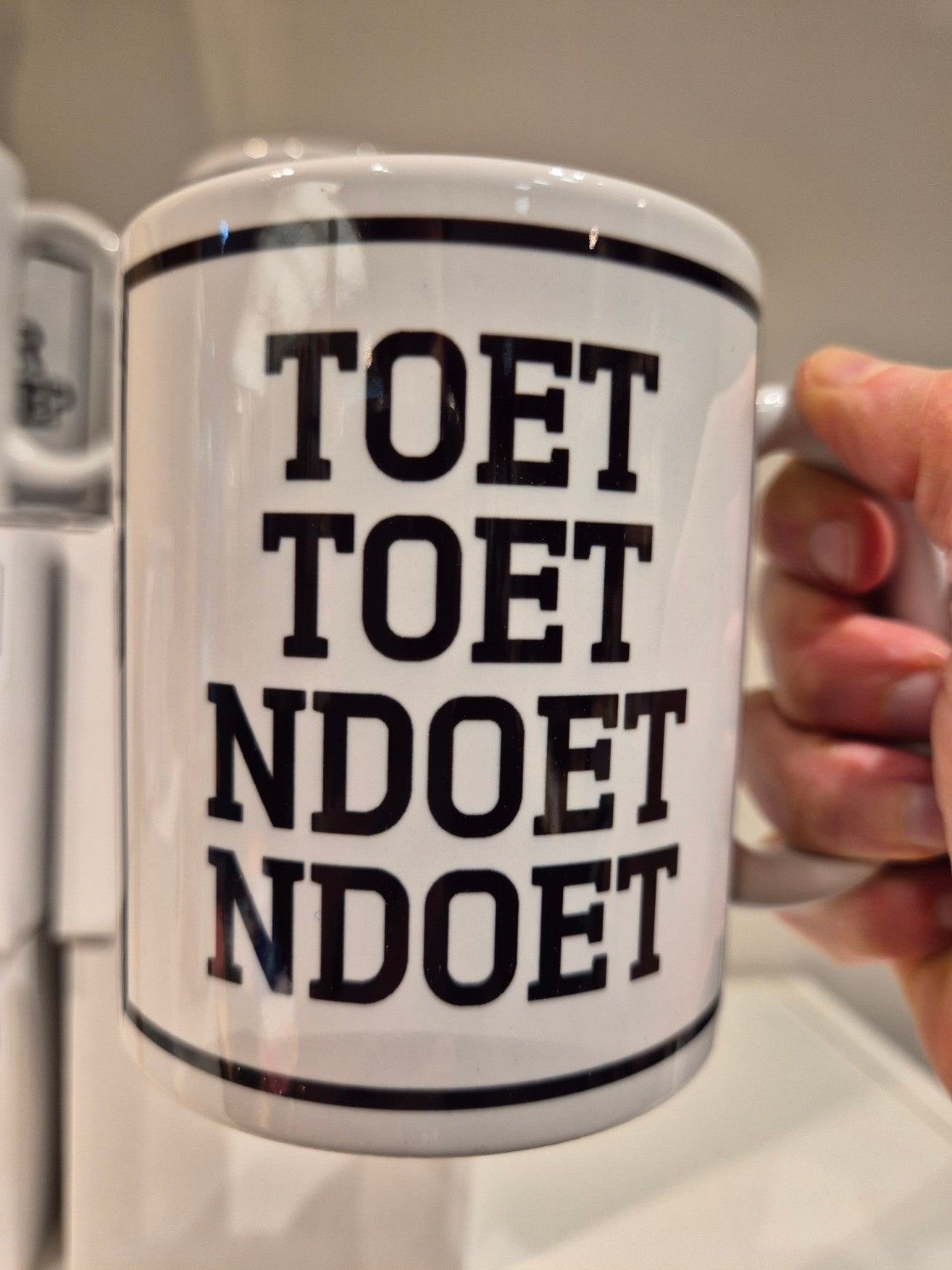 Mok ' Toet toet ndoet ndoet'